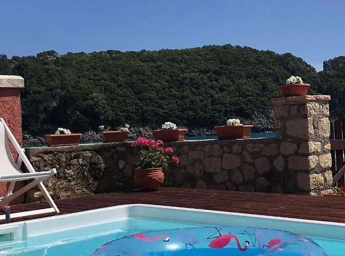 Yiannis Seafront Villa Paleokastritsa
