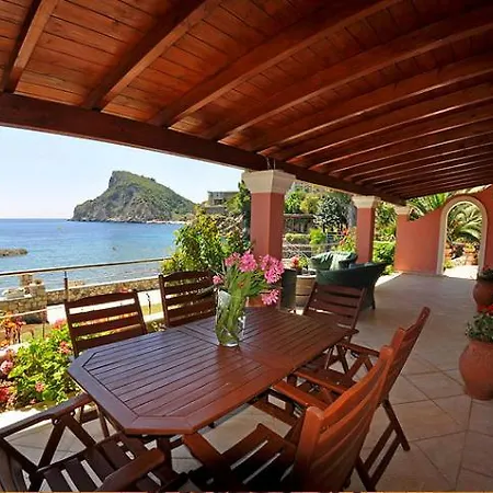 Yiannis Seafront Villa Paleokastritsa *
